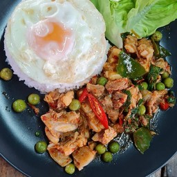 ข้าวผัดเผ็ดกระดูกหมู