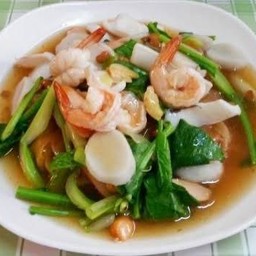 ราดหน้าทะเลเส้นใหญ่
