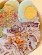 ข้าวหน้าหมึกลวก น้ำจิ้มซีฟู้ด