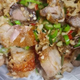 ข้าวราดคั่วพริกเกลือ
