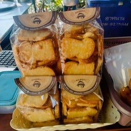 ขนมปังกรอบเนยกระเทียม