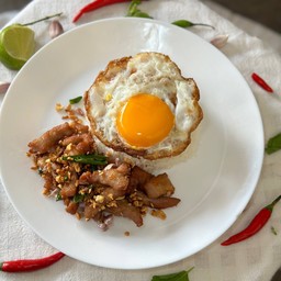 กระเพราหมูกรอบ ไมอามี่