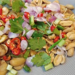 ยำถั่วลิสง