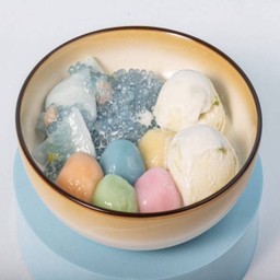 ไอศกรีมกะทิรวมมิตร+บัวลอยมีไส้+เลือกขนมไทย 1 อย่าง