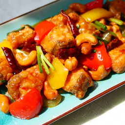 ปลากะพงผัดเม็ดมะม่วงหิมพานต์