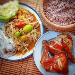 รสไทย-ลาว ส้มตำ ไก่ย่าง สาขาเซเว่นการไฟฟ้า