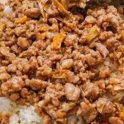 ข้าวหมูสับผัดดระเทียม
