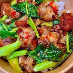 ข้าวคะน้าหมูกรอบ