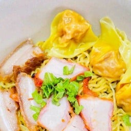 ฟลุ๊คบะหมี่เกี๊ยว หน้าโลตัสGofresh(หลังบล๊อก62) ข้าง ตลาดบล๊อก62