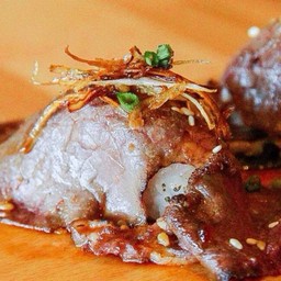 ซูชิเนื้อออสเตรเลียซอสญี่ปุ่น