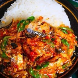 ข้าวกะเพาปลากะป๋อง
