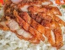 ข้าวหมูสามชั้นทอดน้ำปลา