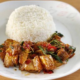 ข้าวกระเพราหมูกรอบ