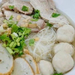 ก๋วยเตี๋ยวหมูน้ำใส