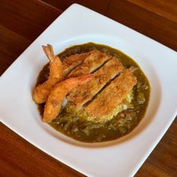 ข้าวแกงกระหรี่หมูทอด+กุ้งทอด (ซอสเนื้อญี่ปุ่น)