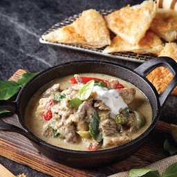 แกงเขียวหวานเซอร์ลอยน์ โรตีกรอบ