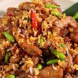 หมูทอดกระเทียมพริกสด
