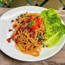 สปาเก็ตตี้กะเพราเบคอนไข่กุ้ง