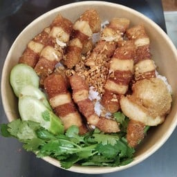 หมูกรอบทอดกระเทียม