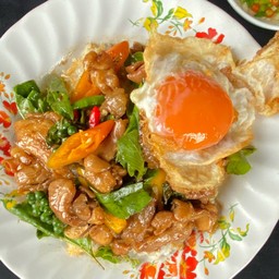 ข้าวกะเพราไก่ชิ้น