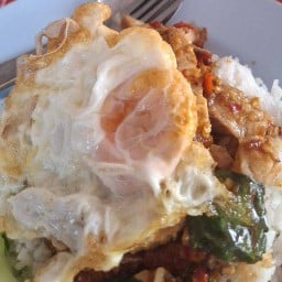 ต้องกระเพราสิฟรีไข่นะจ้ะ