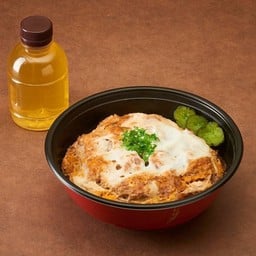 ชุดข้าวหน้าไข่ทงคัตสึ สันใน + ชาเขียว