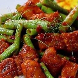 กับข้าว หมูกรอบผัดพริกขิง