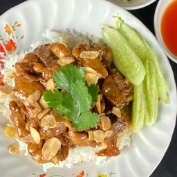 ข้าวไก่กรอบถล่มกระเทียม