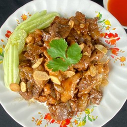 ไก่กรอบถล่มกระเทียม(กับข้าว)