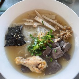 จั๊บน่องไก่ตุ๋น