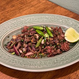 ก้อยเนื้อน่องลายคั่วขม