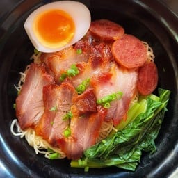 บะหมี่แหลืองแห้งหมูแดงฮ่องกง