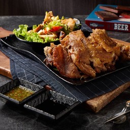 ขาหมูเยอรมันสูตรสามเสนไลฟ์