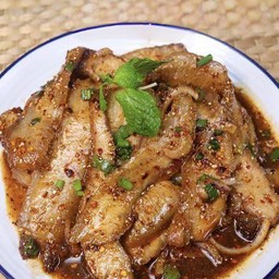 น้ำตกคอหมูย่าง