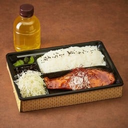 ชุดเบนโตะแซลมอนเทริยากิ + ชาเขียว