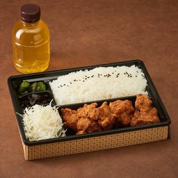 ชุดเบนโตะไก่คาราอาเกะ + ชาเขียว