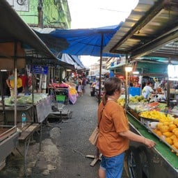 ตลาดไร่รั้ง