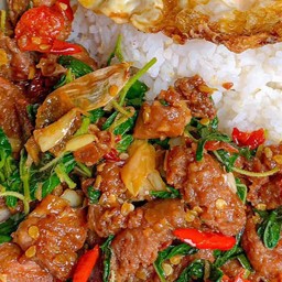 กะเพราแหนมเนื้อทอด