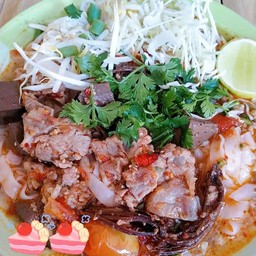 เส้นใหญ่น้ำเงี้ยว