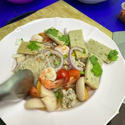 ยำเส้นแก้ว รวมมิตร