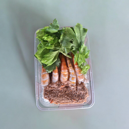กระเพราหมูสับ-ข้าวกุ้งแกะ