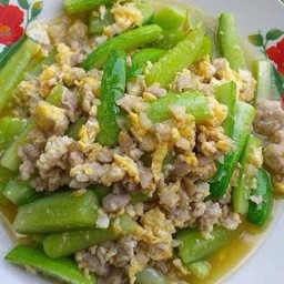 กับข้าว แตงกวาผัดไข่ใส่หมูสับ