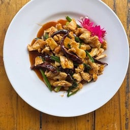 ไก่ผัดเม็ดมะม่วง