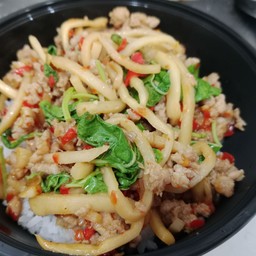 ข้าวราดกะเพราหมูสับหน่อไม้