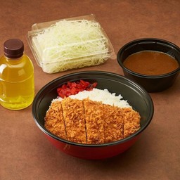 ชุดข้าวแกงกระหรี่ทงคัตสึ สันใน + ชาเขียว