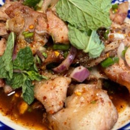 น้ำตกหมู - ตำแซ่บนัว โอเชี่ยน (เจ้าเก่า)