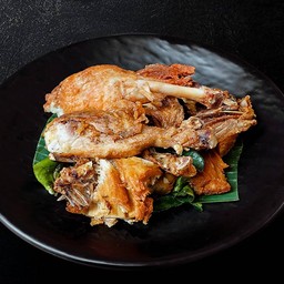 ไก่บ้านอบเกลือครึ่งตัว