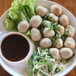 ลวกจิ้มลูกชิ้นล้วน