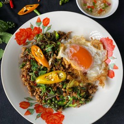 ข้าวกะเพราหมูสับ ไข่ดาว or ไข่เจียว(เลือกไข่1อย่างค่ะ)