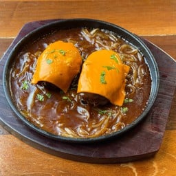 แฮมเบิร์กเนื้อวากิวชีส ซอสเดมิเกลซ กระทะร้อน